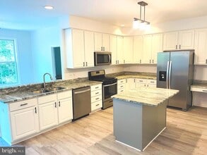 Building Photo - 9 Scarlet Oak Cir