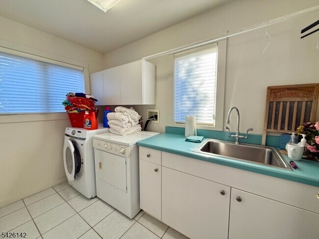 Building Photo - 73 Forest Lake Dr