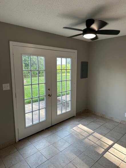 Kitchen - 1044 Pembroke Oak Grove Rd
