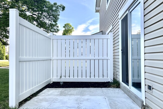 Building Photo - 1594 Cornell Cir