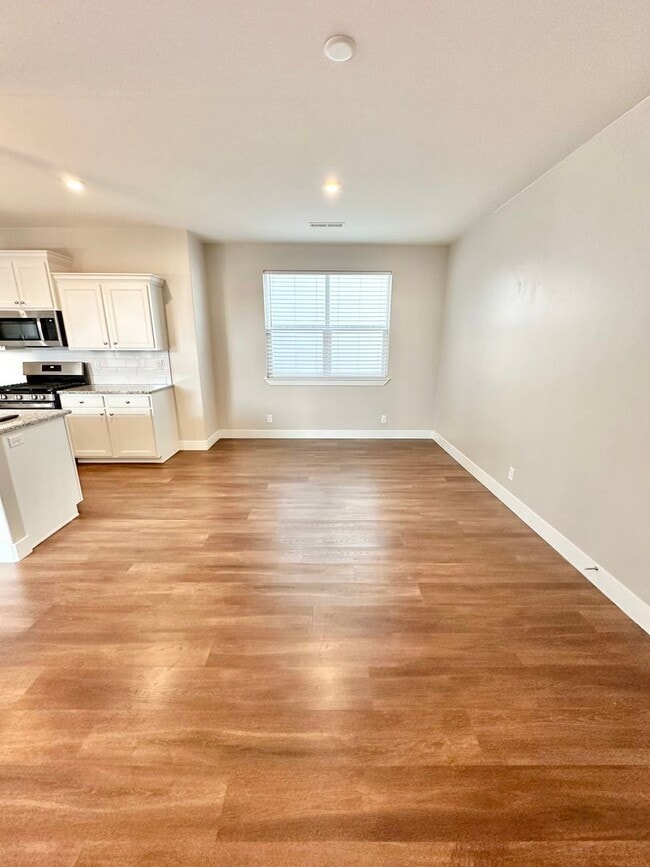 Building Photo - 4 Bed Desert Color Home!