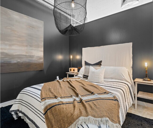 Building Photo - 505 16th Ave S