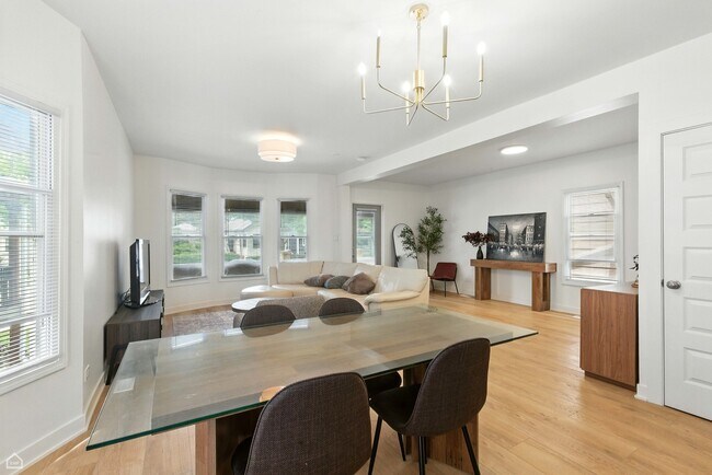 Building Photo - 1024 S Ridgeland Ave