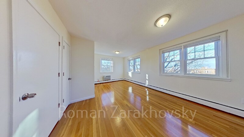 Building Photo - 2018 Commonwealth Ave