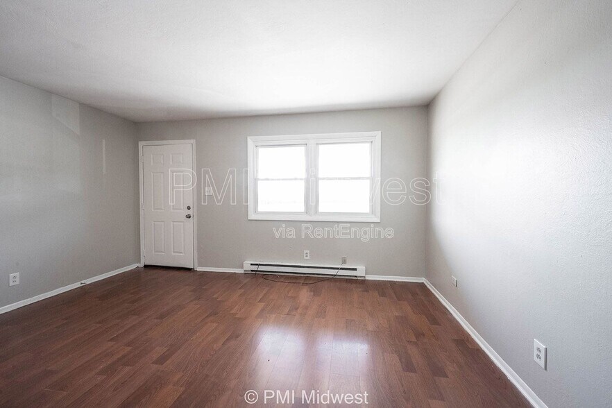 Building Photo - 4881 300W