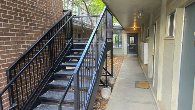 Building Photo - 1842 Canyon Blvd
