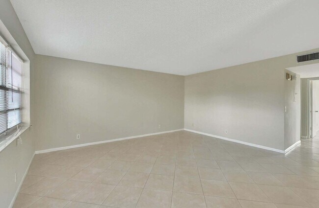 Building Photo - 187 Normandy Ln