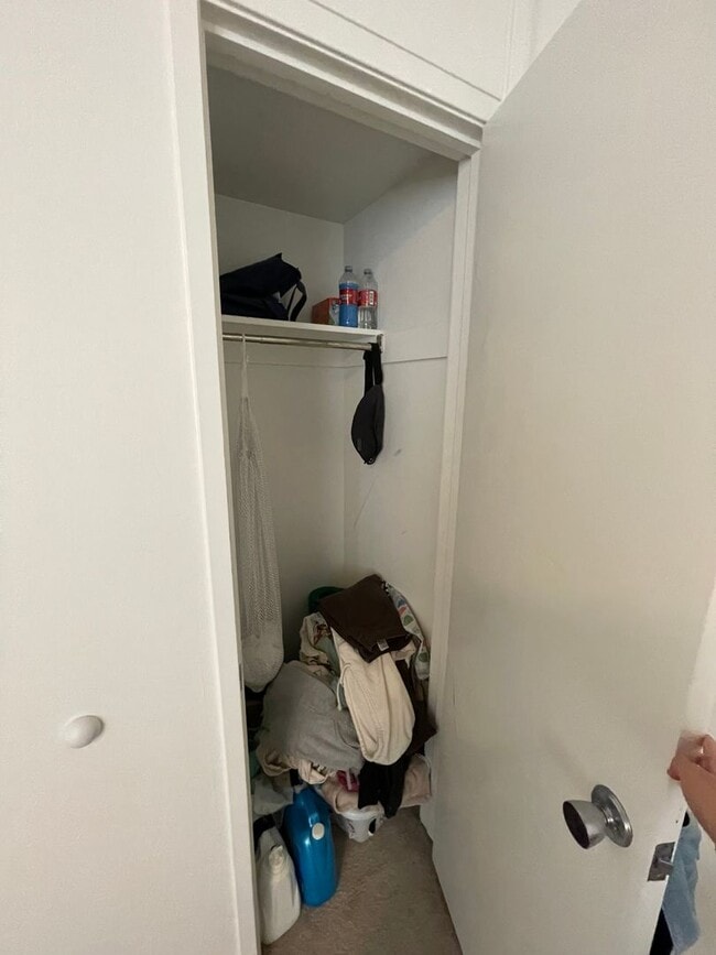 Building Photo - Spacious Ground Level 2 Bedroom 1 Bath