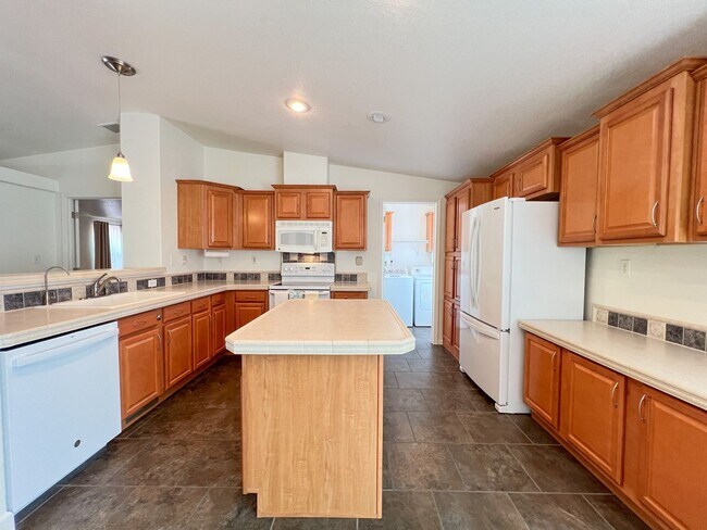 Building Photo - HOUSE - CORNVILLE - OAK CREEK VALLEY