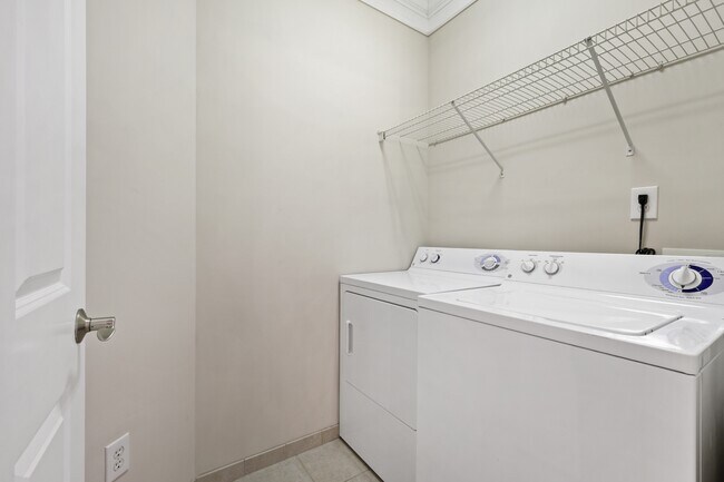 Building Photo - 623 Waterford Lake Dr