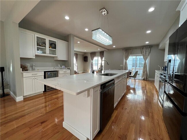 Building Photo - 301 Hunting Hill Dr