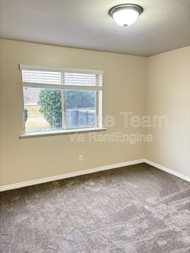 Building Photo - 2510 N Charleston Ave W