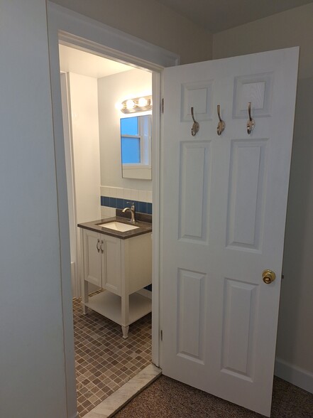 Bath - 121 Ontario St