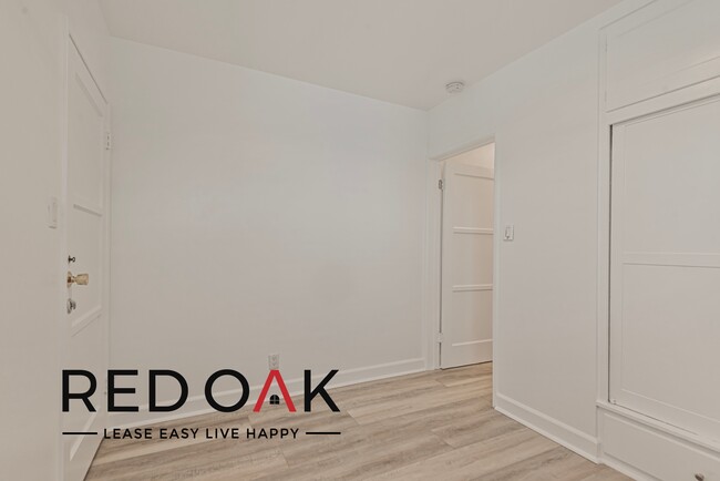 Building Photo - Bright and Welcoming One Bedroom Featuring...