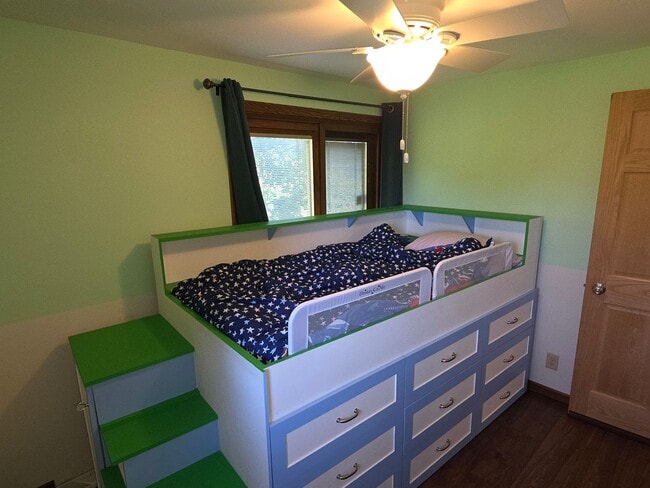 Building Photo - Updated 4 bedroom home in Merton