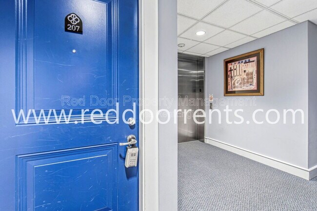 Building Photo - 802 N Meridian St