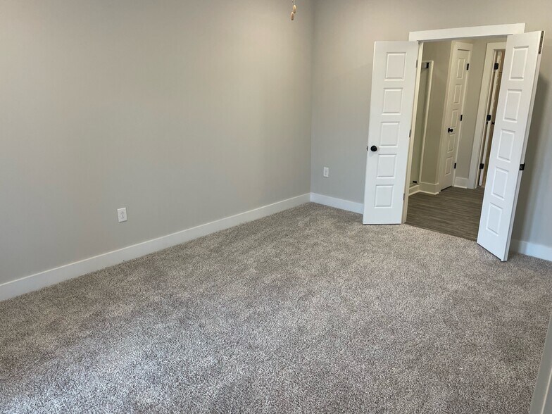 Building Photo - 395 S Crow Creek Dr NW