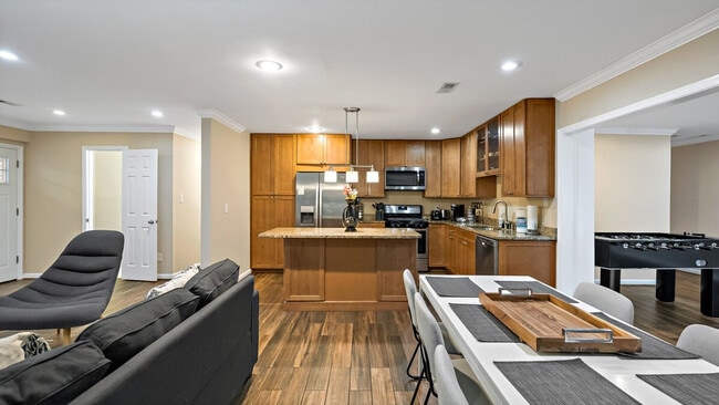 Building Photo - 7103 Highland St