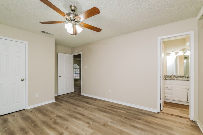 Building Photo - 305 Pebblebrook St