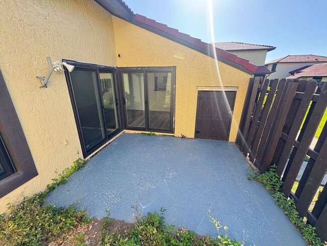 Building Photo - Cozy 2 Bedroom and 2 Bath Townhome in Kiss...