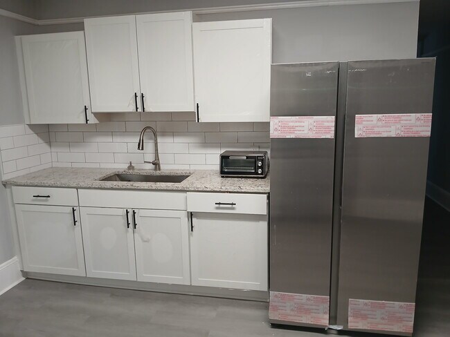 Building Photo - 1933 James Ave