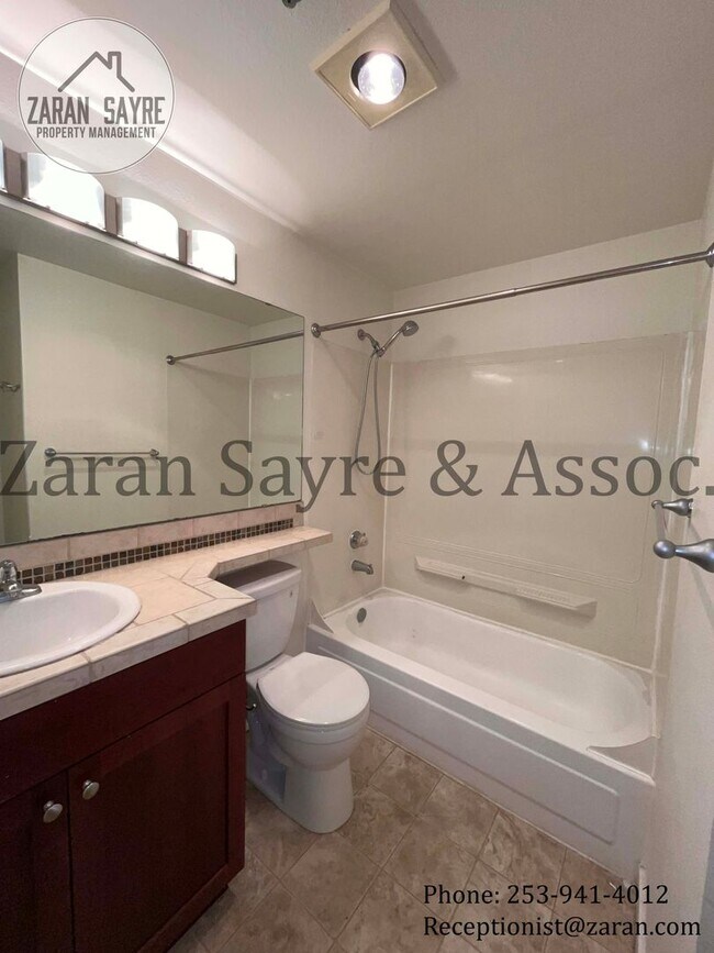 Building Photo - 039 - 2 bed, 2 bath condo minutes from Red...