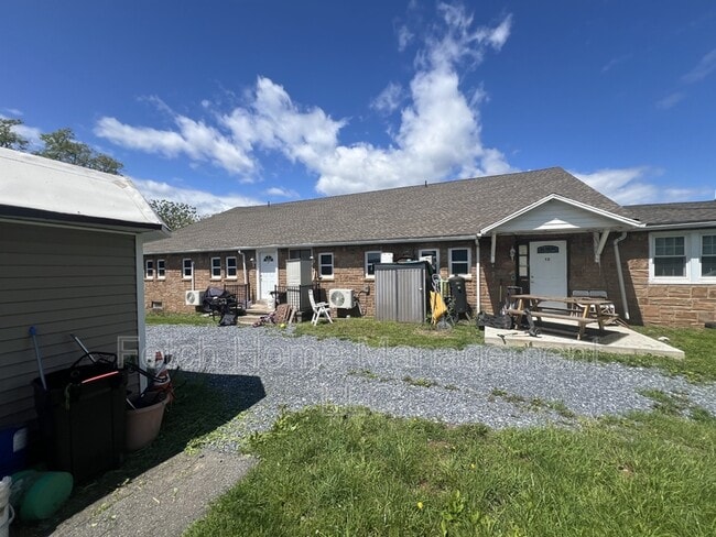 Building Photo - 10669 Jonestown Rd