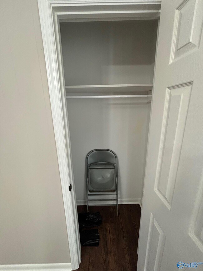 Building Photo - 2803 Hester Ln NW