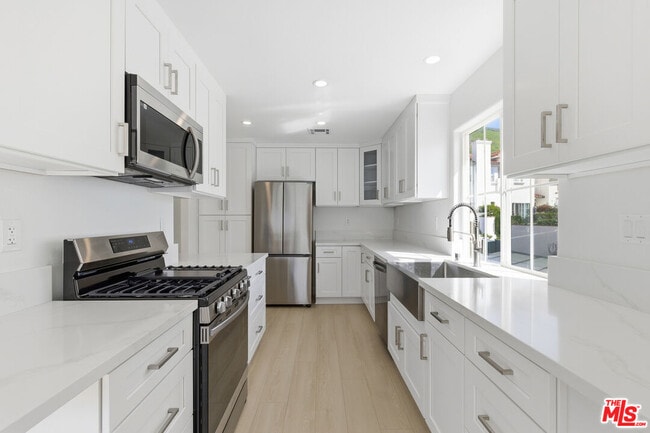 Building Photo - 359 Westlake Vista Ln