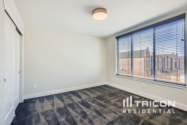 Building Photo - 4060 W 13th Ave