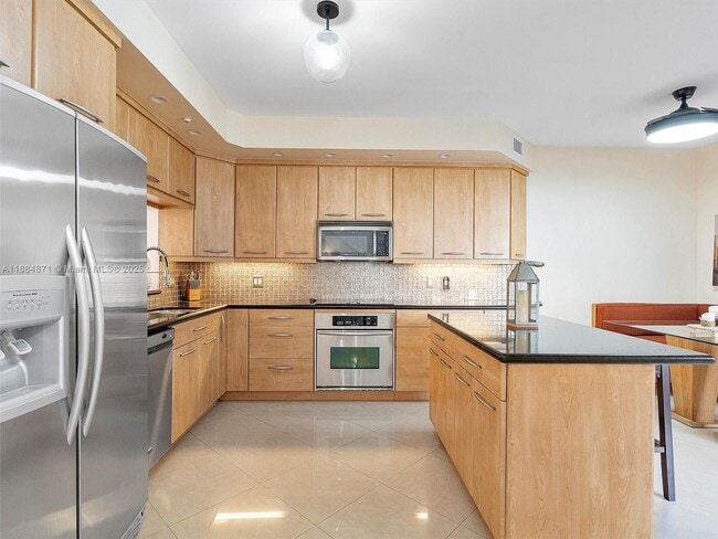 Building Photo - 3620 Yacht Club Dr