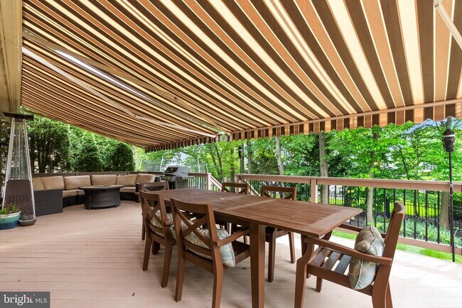 Building Photo - 4 Yellow Plum Ct