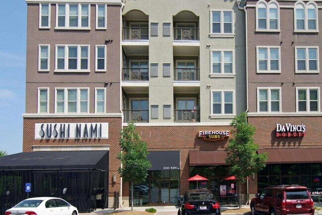 Building Photo - 5559 Glenridge Dr