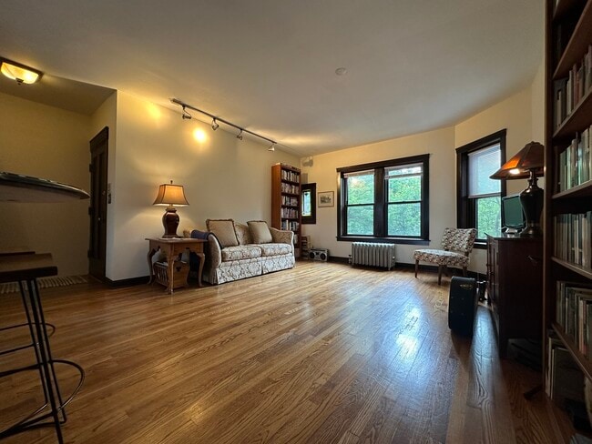 Building Photo - 4616 N Sacramento Ave