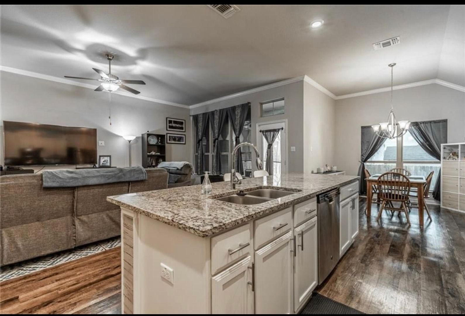 Building Photo - 8219 Quiet Hollow Dr