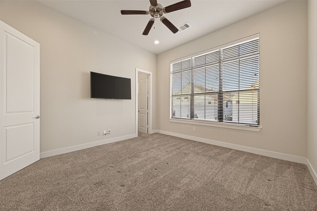 Building Photo - 3925 Tulane Oak Dr