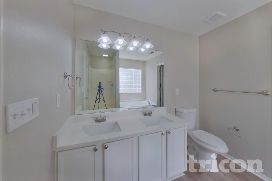 Building Photo - 2226 Buckleigh Dr