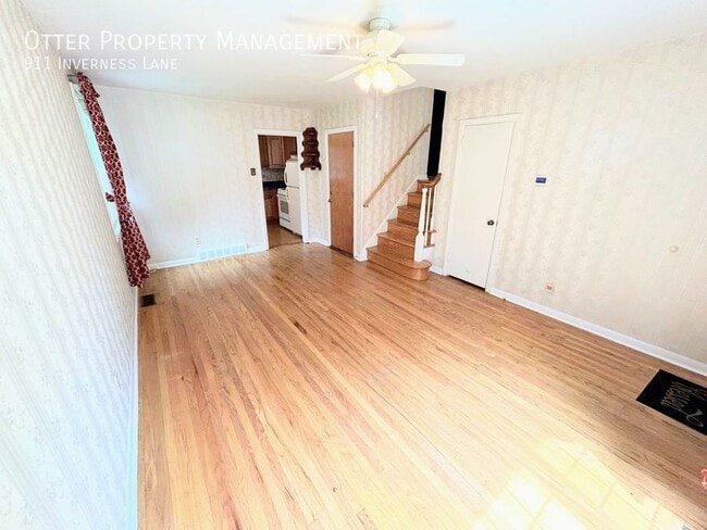 Building Photo - 911 Inverness Ln
