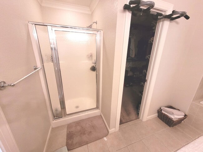 Building Photo - Gorgeous Townhome-Style Condo in Virginia Beach!