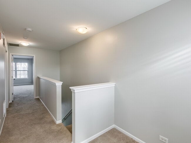 Building Photo - 2331 Overlook Ct