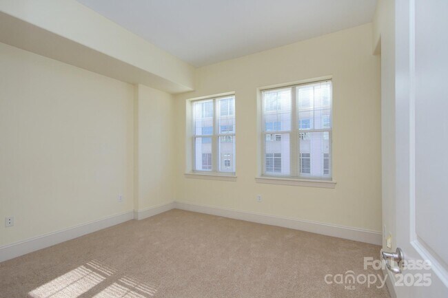 Building Photo - 4625 Piedmont Row Dr