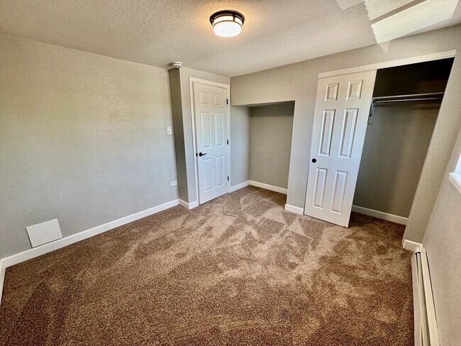 Building Photo - Look no further! newly remodeled 2 bed centrally located