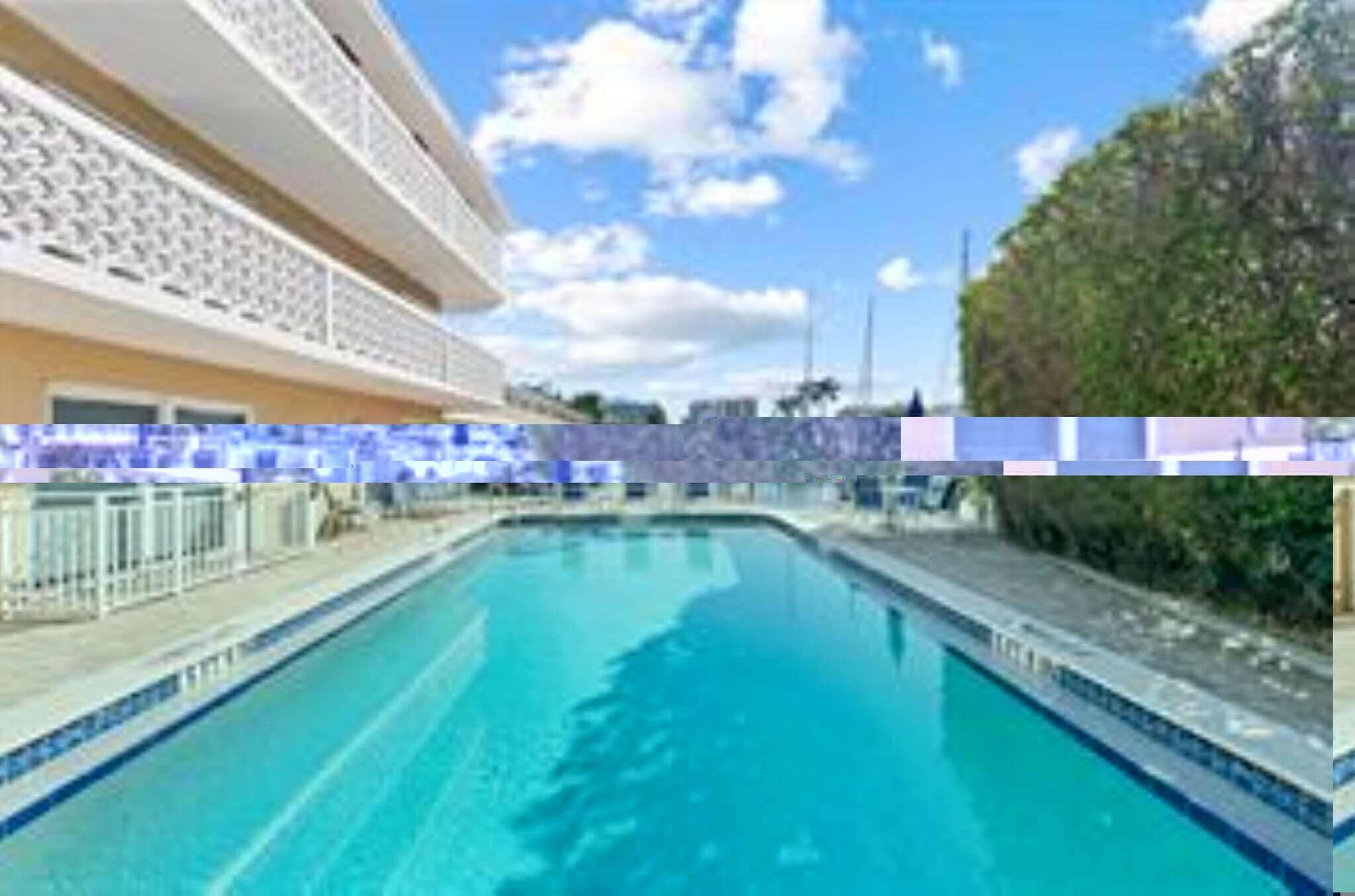 Building Photo - 3220 Bayview Dr