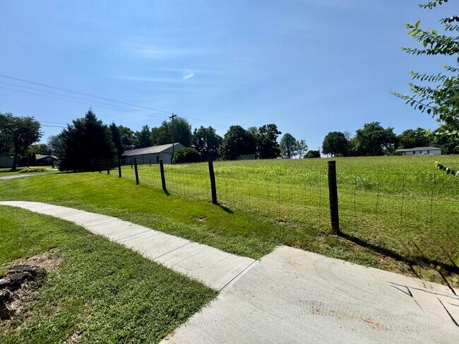 Building Photo - 1065 Mackey Pike