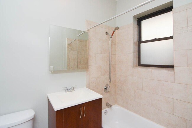 Building Photo - 4420 N Wolcott Ave