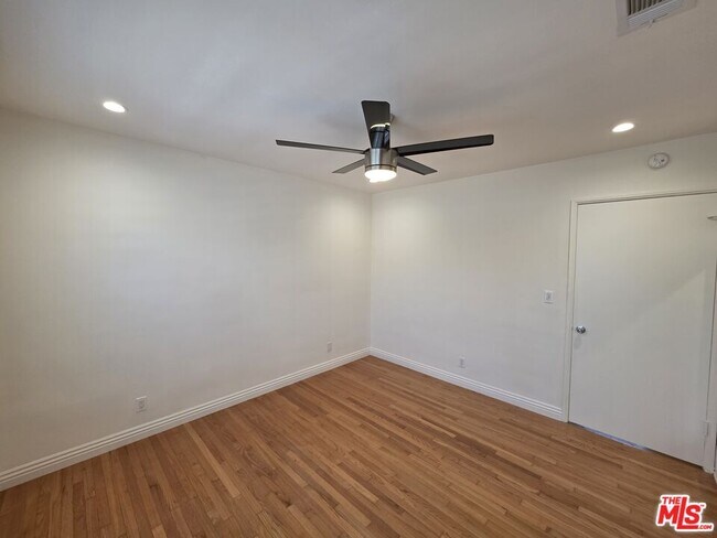 Building Photo - 102 Gaviota Ave