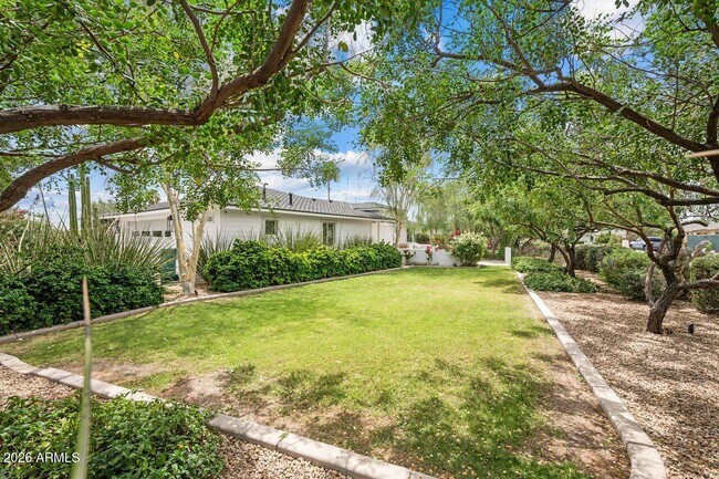 Building Photo - 6919 E Vista Dr