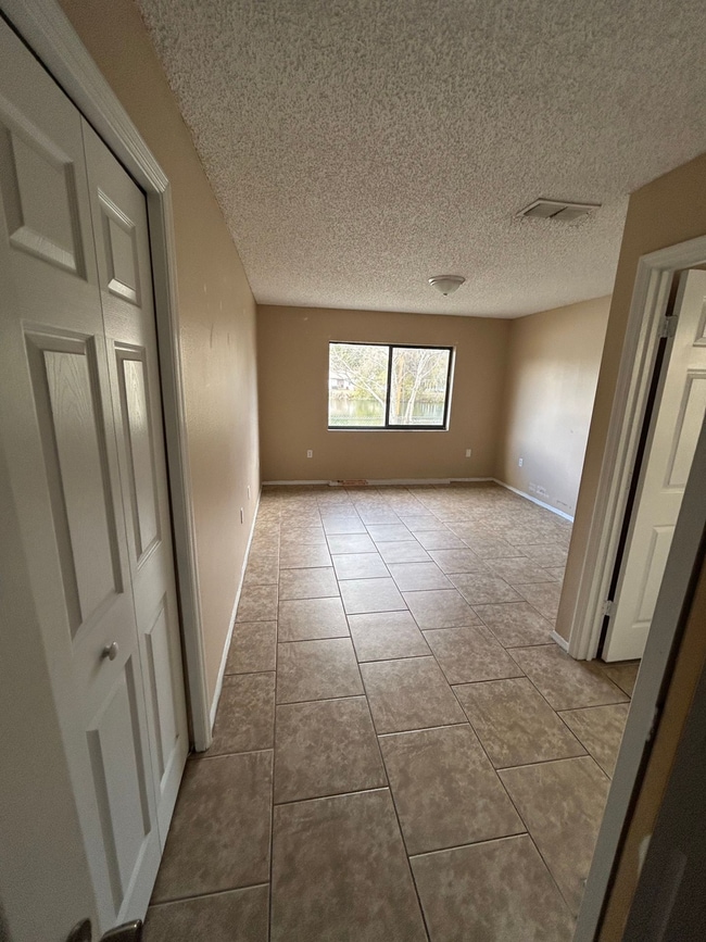 Building Photo - South Lakeland Rental