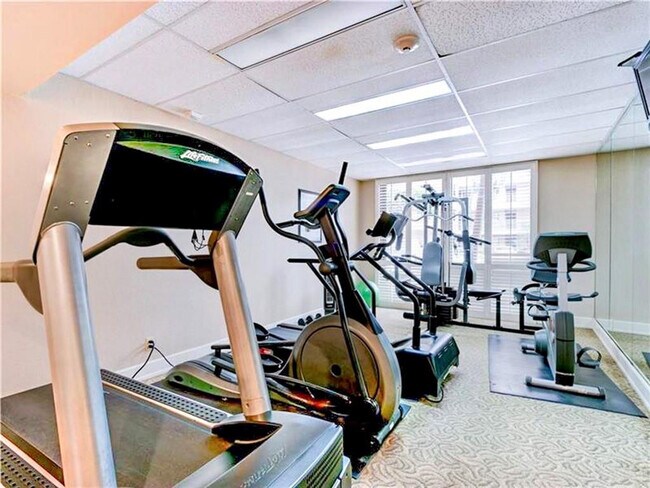 Building Photo - 3100 NE 48th St