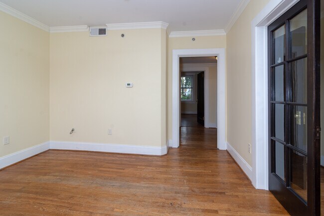 Building Photo - The Senate Club - 2 bedroom/2 bath **** MO...